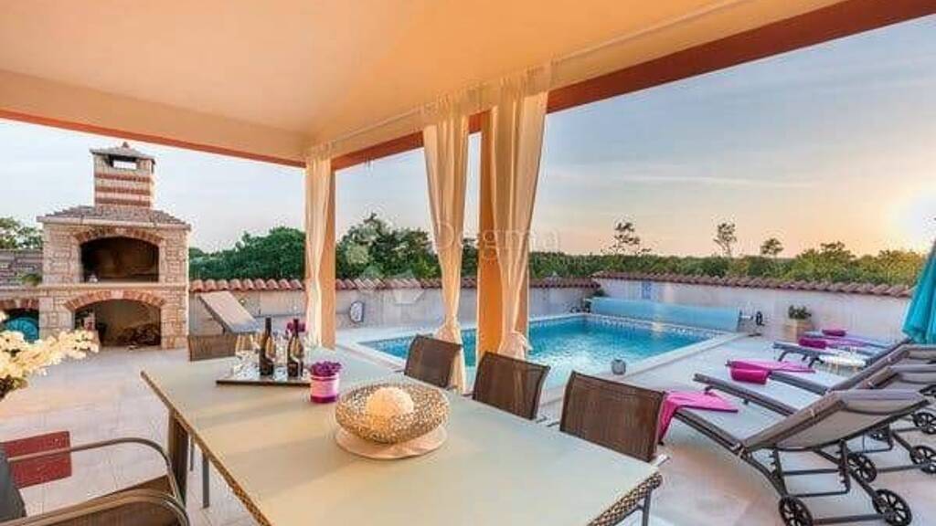 Haus zum Kauf 495.000 € 5 Zimmer 160 m² Centar, Loborika