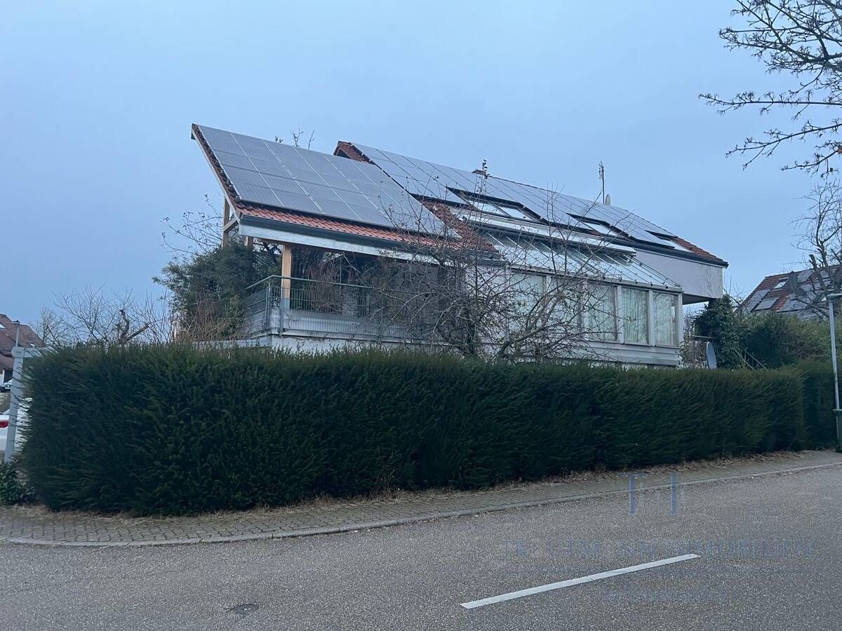 Einfamilienhaus zum Kauf 895.000 € 7 Zimmer 255 m²<br/>Wohnfläche 506 m²<br/>Grundstück Langensteinbach Karlsbad / Langensteinbach 76307