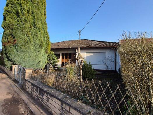 Bungalow zum Kauf 399.900 € 6 Zimmer 140 m² 811 m² Grundstück frei ab sofort Wasgaustr. 19 Busenberg 76891