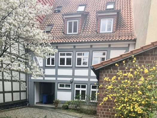 Wohn- und Geschäftshaus zum Kauf als Kapitalanlage geeignet 765.000 € 262,2 m² 292 m² Grundstück Burgstr. 8 Göttingen Göttingen 37073