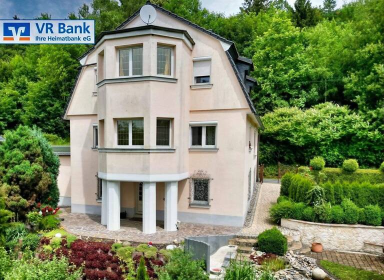 Villa zum Kauf 375.000 € 6 Zimmer 165 m²<br/>Wohnfläche 691 m²<br/>Grundstück ab sofort<br/>Verfügbarkeit Neufang Sonneberg 96515