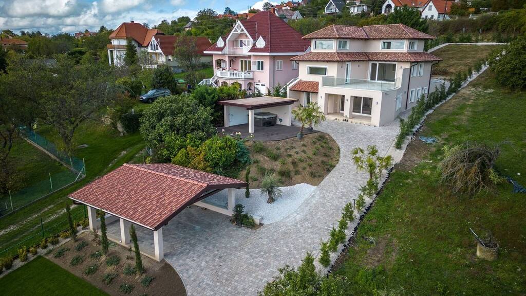 Einfamilienhaus zum Kauf - Erstbezug provisionsfrei 742.000 € 287 m² 1.980 m² Grundstück Balatongyörök 8313