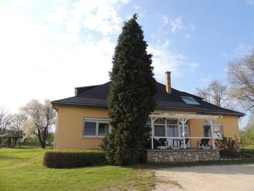 Hotel zum Kauf provisionsfrei 9 Zimmer 200 m² Gastrofläche 10.000 m² Grundstück Olaszfalu 8420