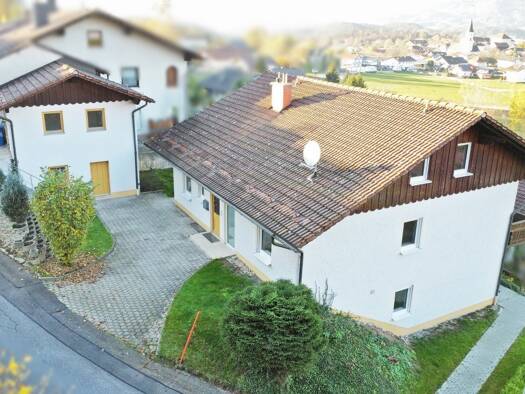 Einfamilienhaus zum Kauf 299.000 € 7 Zimmer 175 m² 527 m² Grundstück frei ab sofort Thurmansbang Thurmansbang 94169