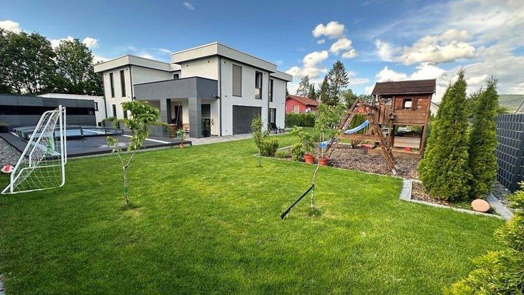Villa zum Kauf 300 m² 1.140 m² Grundstück Aldingen 78554