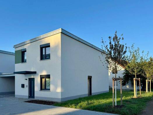 Einfamilienhaus zum Kauf - Erstbezug provisionsfrei 579.000 € 4 Zimmer 144,3 m² 239 m² Grundstück frei ab sofort Kapellenweg 33 Grafenrheinfeld 97506