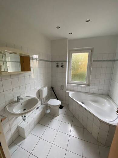 Wohnung zur Miete 230 € 2 Zimmer 38 m² EG frei ab sofort Geraer Str. 5 West Altenburg 04600