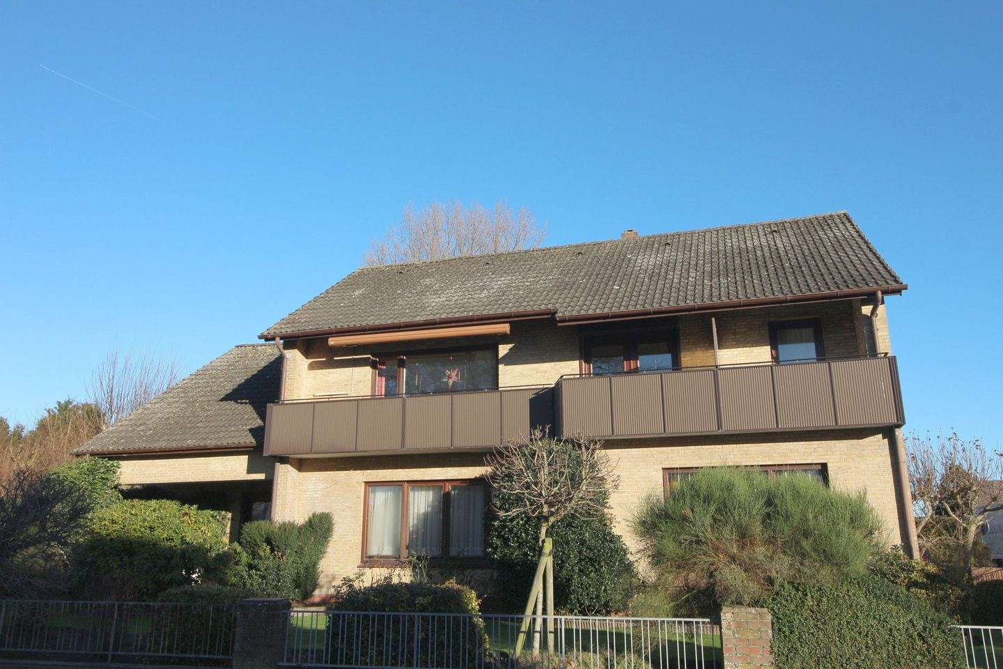 Immobilie in Büsum - Großzügiges Haus mit einer Hauptwohnung und 2 Appartements – vielseitig nutzbar - Bild 2