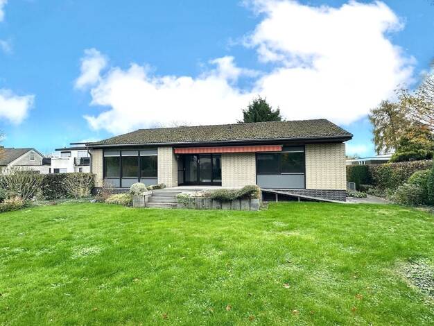 Bungalow zum Kauf 689.000 € 4 Zimmer 156,3 m² 837 m² Grundstück Rosellen Neuss 41470