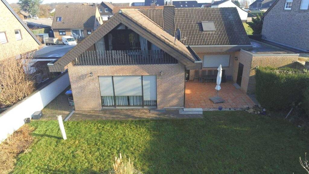 Einfamilienhaus zum Kauf 555.000 € 7 Zimmer 240 m² 668 m² Grundstück Hochkirchen Nörvenich 52388