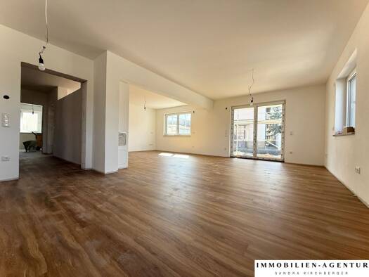 Wohnung zur Miete - Erstbezug 1.290 € 4 Zimmer 128 m² EG frei ab 01.05.2026 Schwarzenfeld 92521