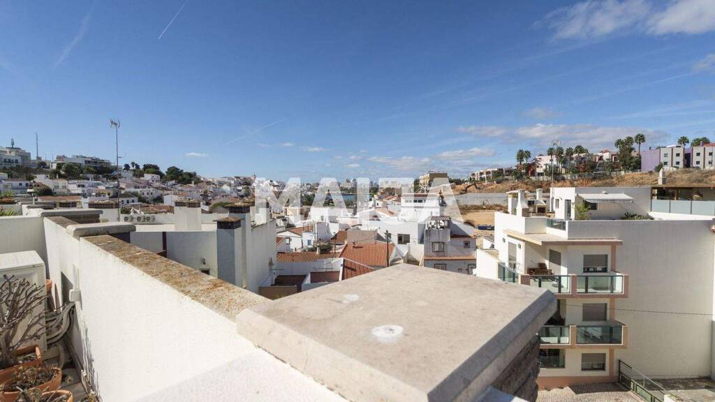 Studio zur Miete 2.500 € 3 Zimmer 134,3 m² 2. Geschoss Rua Zeca Afonso, Edf.º Belchior, Apart. G Lagoa 8400-259