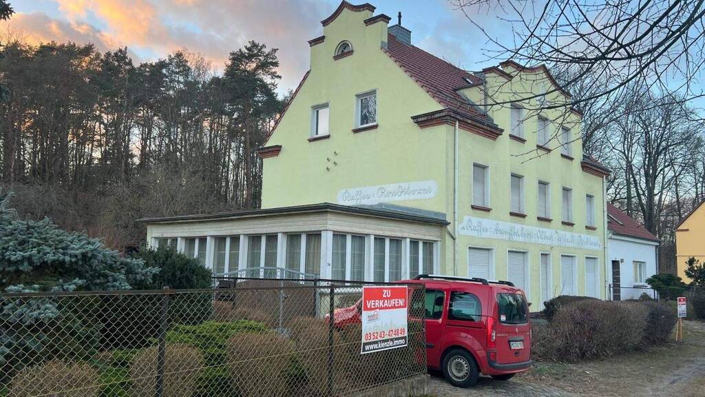 Mehrfamilienhaus zum Kauf 250.000 € 21 Zimmer 213 m² 1.798 m² Grundstück Spremberg 03130