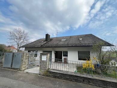 Wohnung zur Miete 760 € 3 Zimmer 95 m² Dachgeschoss, 2. Geschoss frei ab sofort An der Leite 20 Roßbrunn Rossbrunn 97297
