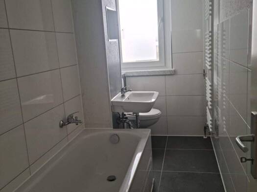 Wohnung zur Miete 380 € 3 Zimmer 56,3 m² frei ab sofort Hardenbergstraße 19 Weißenfels 06667