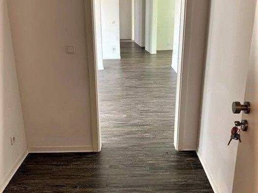 Wohnung zur Miete 668 € 3 Zimmer 102,8 m² 2. Geschoss frei ab sofort Große Diesdorfer Str.23 Altstadt Magdeburg 39104