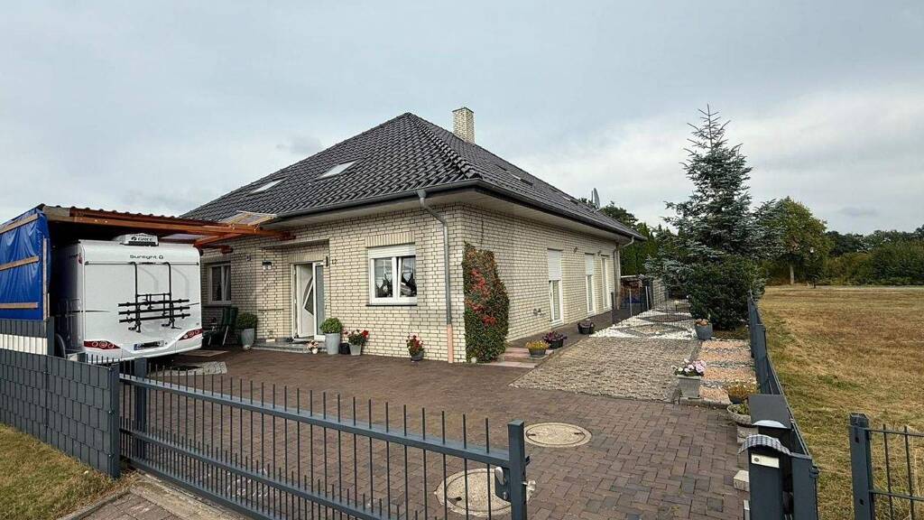 Einfamilienhaus zum Kauf 450.000 € 7 Zimmer 225 m² 768 m² Grundstück Bohmte 49163