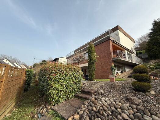 Einfamilienhaus zum Kauf 295.000 € 8 Zimmer 180 m² 819 m² Grundstück frei ab sofort Diefflen Dillingen/Saar 66763