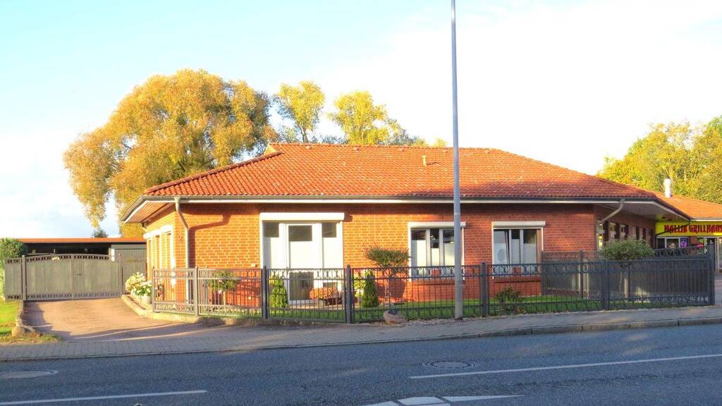 Bungalow zum Kauf als Kapitalanlage geeignet 324.000 € 8 Zimmer 989 m² Grundstück Fritz-Reuter-Platz 2 Malliß 19294