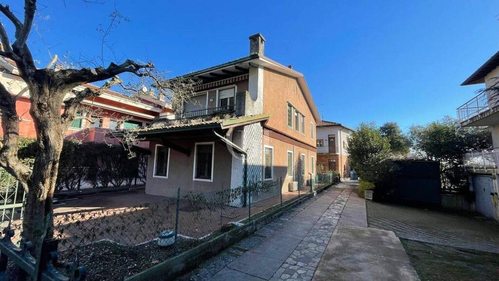 Villa zum Kauf 850.000 € 8 Zimmer 250 m² 140 m² Grundstück Via XXIV Aprile 17 Sirmione 25019