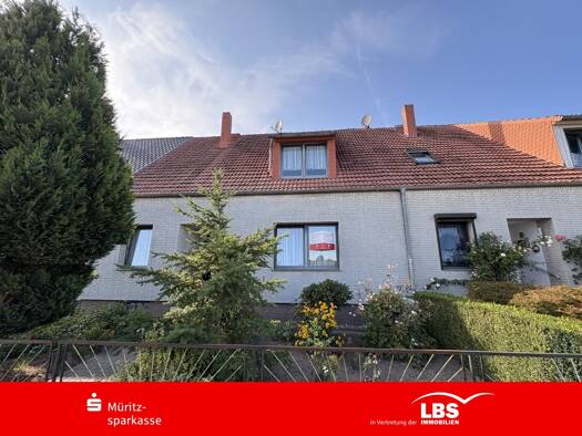 Reihenmittelhaus zum Kauf provisionsfrei 71.000 € 5 Zimmer 115 m² 223 m² Grundstück Penzlin 17217