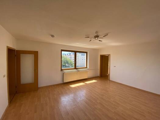 Wohnung zur Miete 289 € 2 Zimmer 74 m² Windmühlenstraße 4 Stadtmitte Plauen 08523