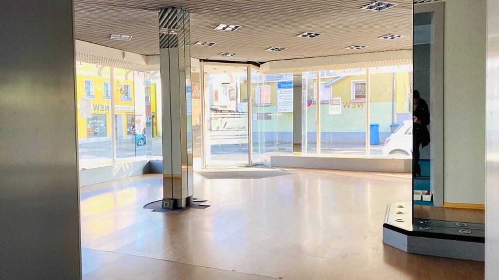 Ladenfläche zur Miete 590 € 2 Zimmer 100 m² Verkaufsfläche Neustadt Neustadt a.d.Waldnaab 92660