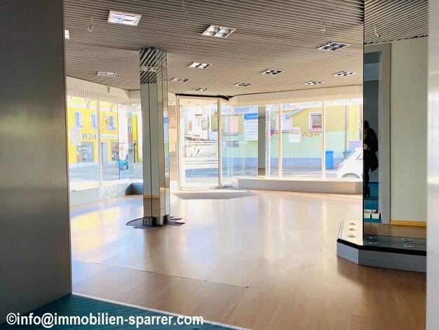 Ladenfläche zur Miete 590 € 2 Zimmer 100 m² Verkaufsfläche Neustadt Neustadt a.d.Waldnaab 92660