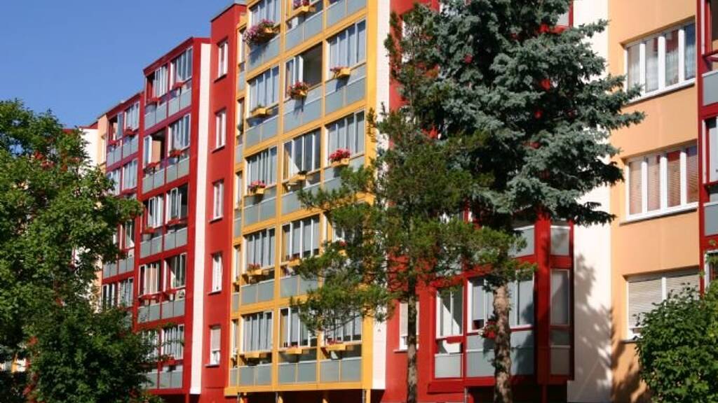 Wohnung zur Miete 305 € 2 Zimmer 50 m² 4. Geschoss frei ab sofort Robert-Schumann-Str. 26 Zeitz 06712