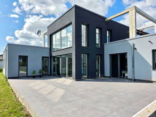 Villa zum Kauf 845.000 € 8 Zimmer 280 m² 1.850 m² Grundstück Burg Burg (bei Magdeburg) 39288