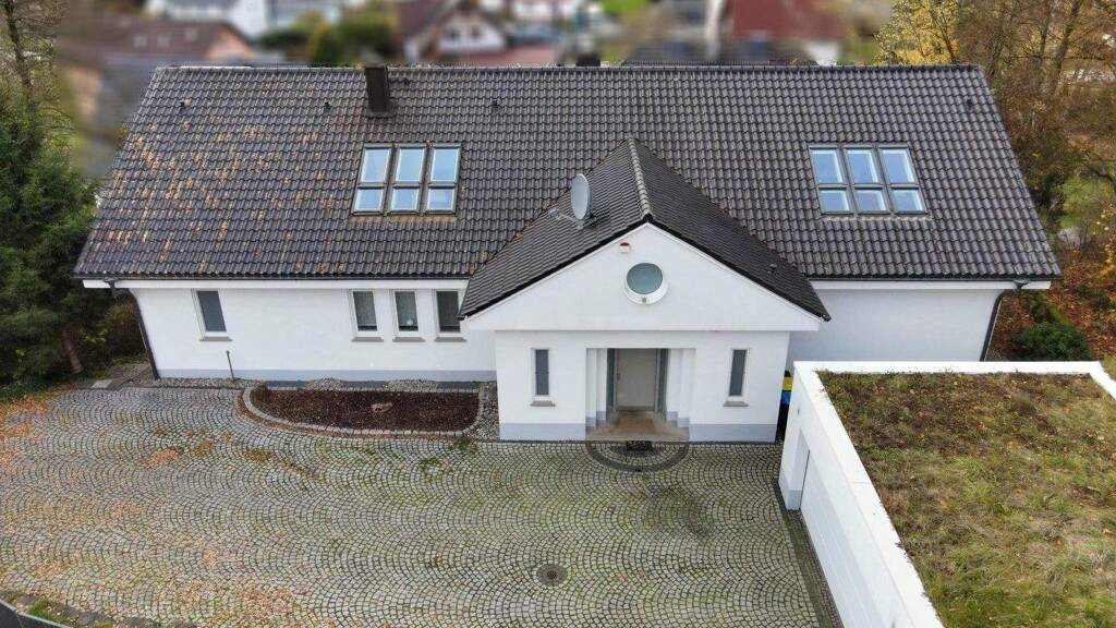 Villa zum Kauf 7 Zimmer 243 m² 1.800 m² Grundstück Kämmerzell Fulda 36041