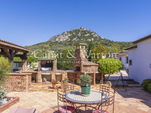 Haus zum Kauf 1.090.000 € 200 m² 6.400 m² Grundstück La Bayorre-Hautes Loubes Hyères 83400