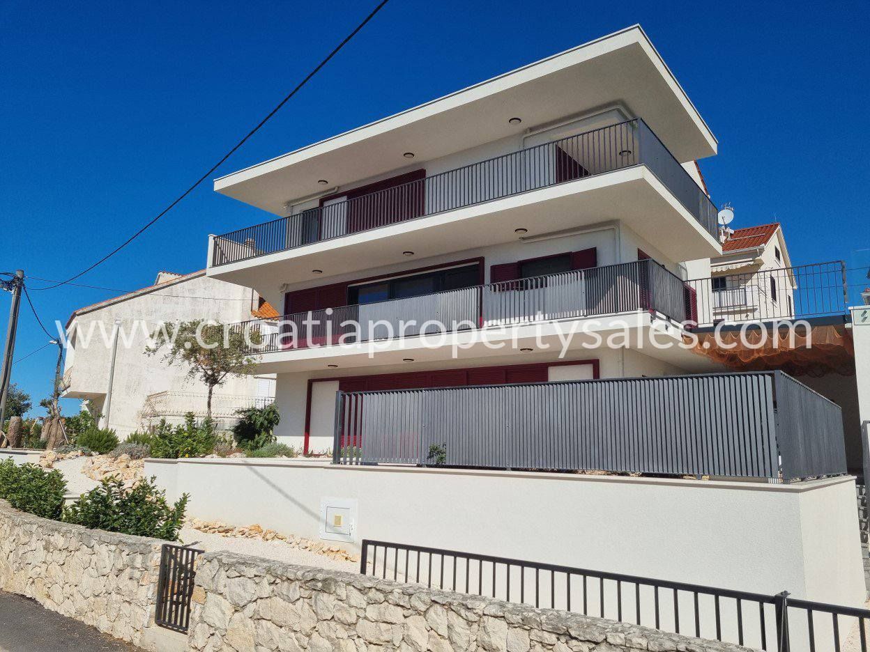 Haus zum Kauf 1.291.000 € 7 Zimmer 302 m²<br/>Wohnfläche Trogir