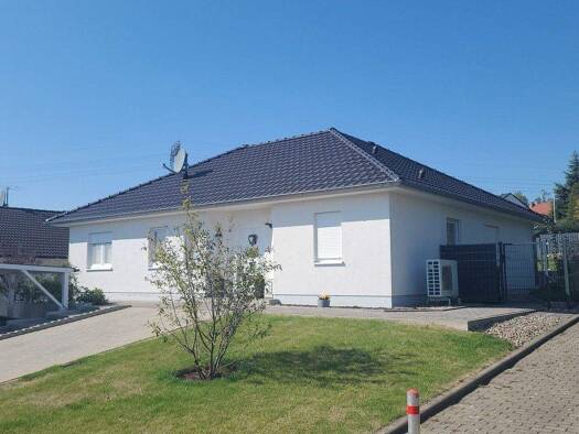 Einfamilienhaus zum Kauf provisionsfrei 324.300 € 3 Zimmer 81 m² 494 m² Grundstück Zum Blauen See 36 Borna Borna 04552