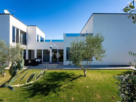 Haus zur Miete 3.000 € 5 Zimmer 750 m² Kastel Novi, Kastela Kaštel Novi
