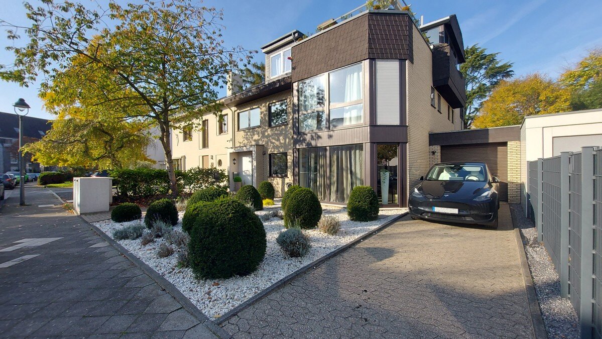 Einfamilienhaus zur Miete 4.300 € 6 Zimmer 232 m²<br/>Wohnfläche 568 m²<br/>Grundstück Oberkassel Düsseldorf 40547