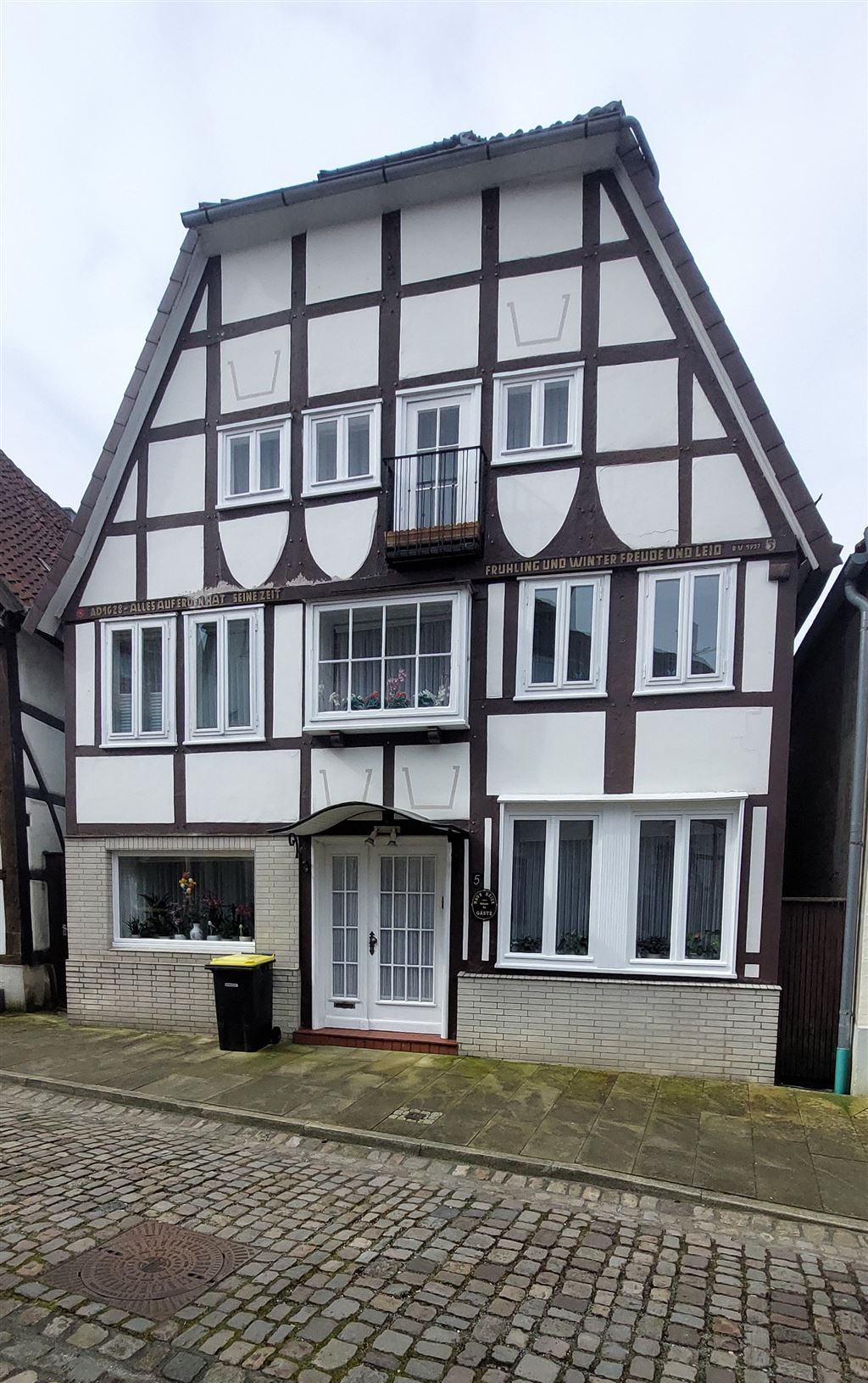 Mehrfamilienhaus zum Kauf 290.000 € 10 Zimmer 383 m²<br/>Wohnfläche 242 m²<br/>Grundstück Bad Salzuflen Bad Salzuflen 32105