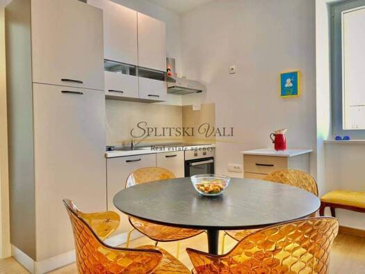 Wohnung zur Miete 900 € 1 Zimmer 35 m² 1. Geschoss Trogir