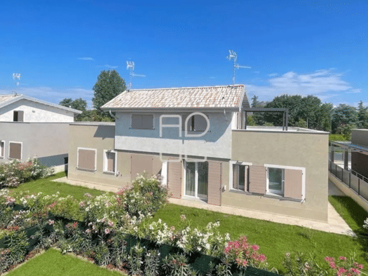 Villa zum Kauf 780.000 € 3 Zimmer 213 m² 88 m² Grundstück frei ab 31.12.2026 Via Verona Sirmione 25019