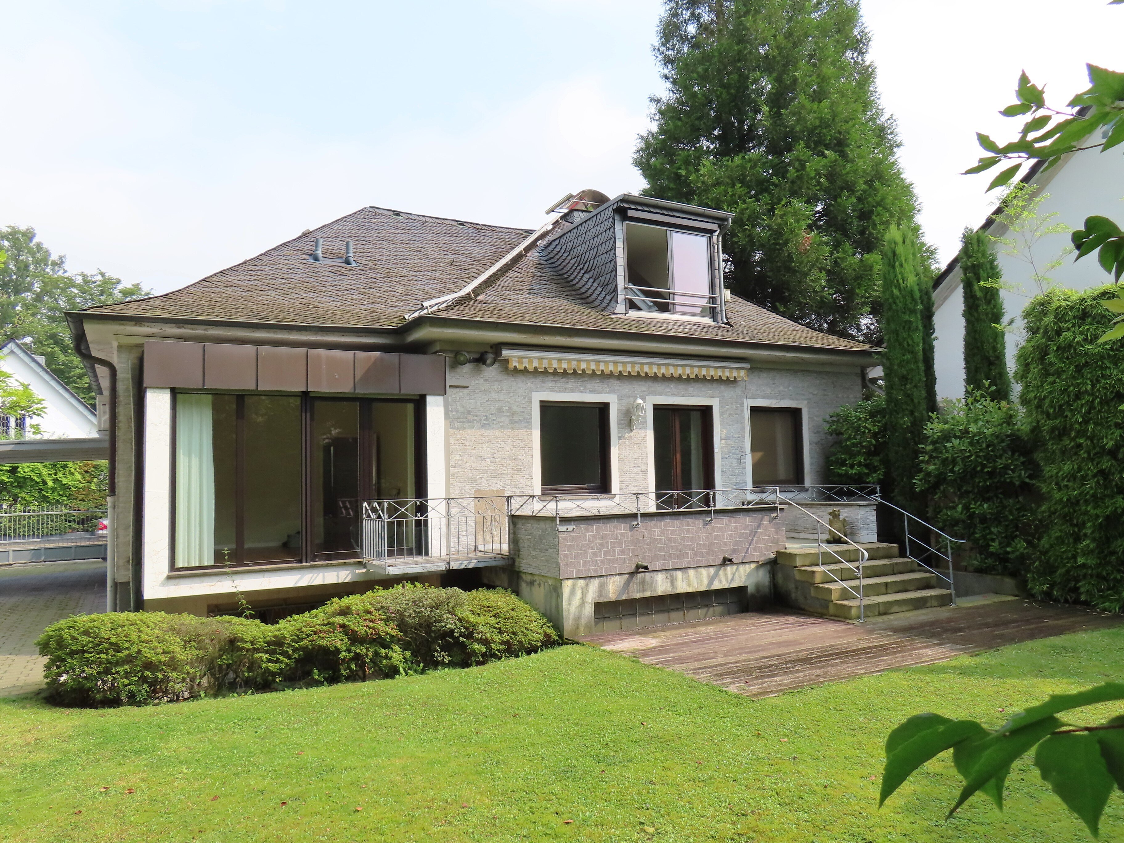 Villa zum Kauf 1.380.000 € 5 Zimmer 145 m²<br/>Wohnfläche 512 m²<br/>Grundstück ab sofort<br/>Verfügbarkeit Müngersdorf Köln 50933