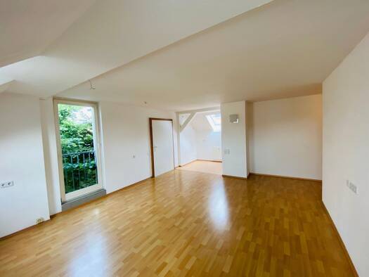 Wohnung zur Miete 450 € 3 Zimmer 69,8 m² 4. Geschoss frei ab 01.12.2026 Heinrichstraße 46 Innenstadt Gera 07545