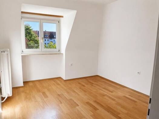 WG-Zimmer zur Miete 380 € 11 m² Geschoss 2/3 frei ab 11.10.2026 Innenstadt Erlangen 91054