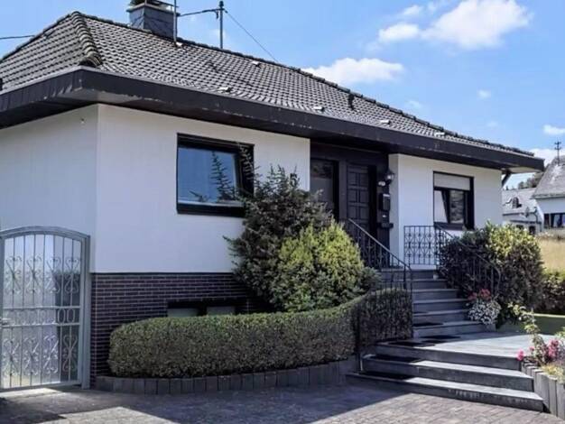 Einfamilienhaus zum Kauf provisionsfrei 295.000 € 5 Zimmer 135 m² 934 m² Grundstück Eichenbacher Weg 5 Antweiler 53533