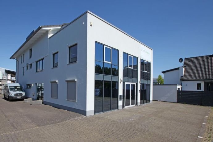 Immobilie zum Kauf als Kapitalanlage geeignet 1.350.000 € 529 m²<br/>Fläche 670 m²<br/>Grundstück Berghausen Langenfeld (Rheinland) 40764