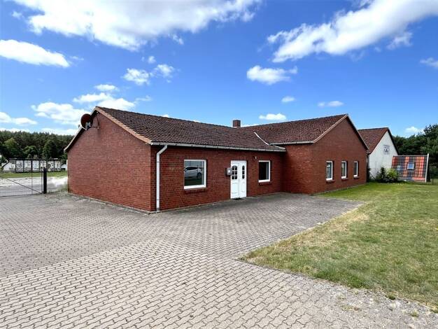 Haus zum Kauf 338.000 € 7 Zimmer 204 m² 2.450 m² Grundstück frei ab sofort Warin 17417