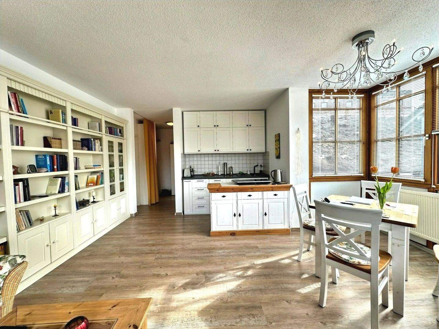 Immobilie in Schöfweg - Urlaub das ganze Jahr - gemütliche Ferienwohnung mit Balkon und Weitblick - Bild 3