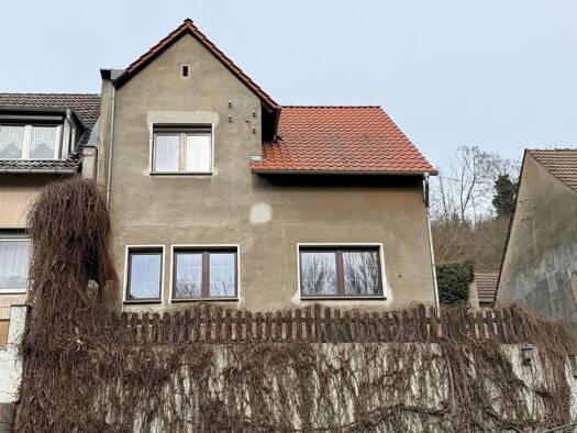 Doppelhaushälfte zum Kauf 49.000 € 4 Zimmer 140 m² 974 m² Grundstück Gerbstedt 06347