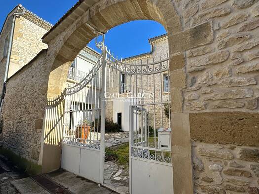 Haus zum Kauf 328.000 € 211 m² 400 m² Grundstück Nîmes 30000