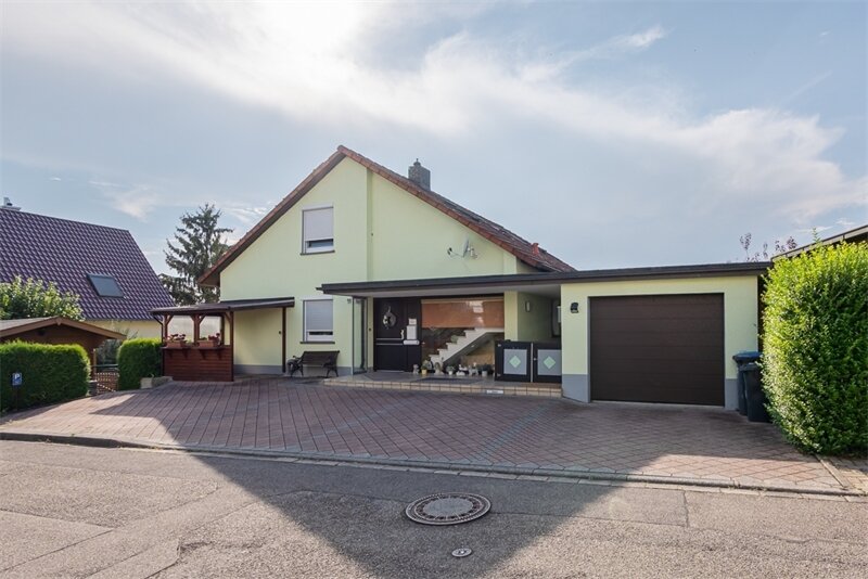 Mehrfamilienhaus zum Kauf 780.000 € 7 Zimmer 207 m²<br/>Wohnfläche 780 m²<br/>Grundstück Windenreute Emmendingen 79312