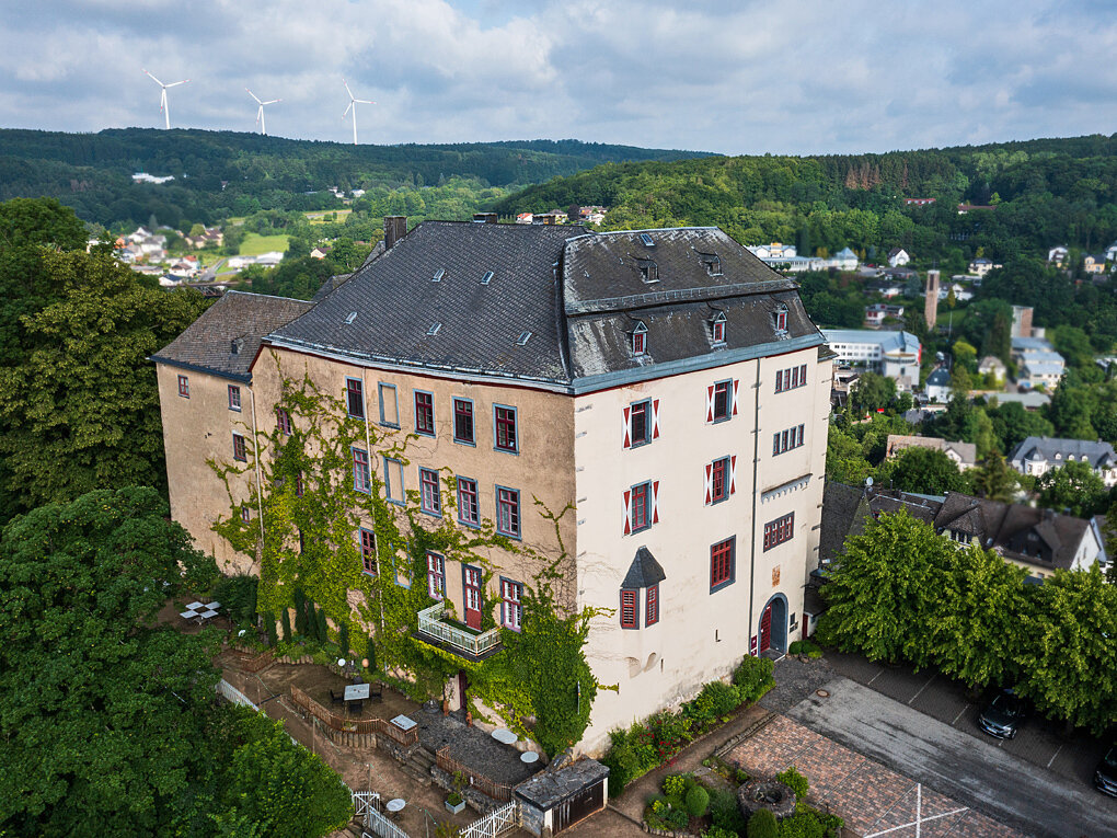 Schloss zum Kauf 2.389.000 € 1.690 m²<br/>Wohnfläche 20.172 m²<br/>Grundstück Montabaur Montabaur 56410